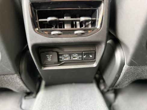 Used 2023 Jeep Grand Cherokee Limited w/ Black Appearance Package AWD/4WD image 29