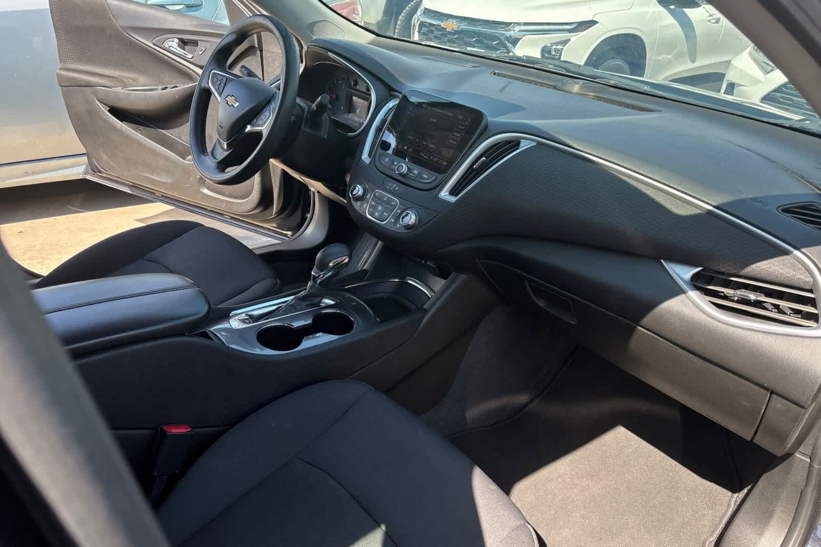 Used 2023 Chevrolet Malibu LT FWD image 17