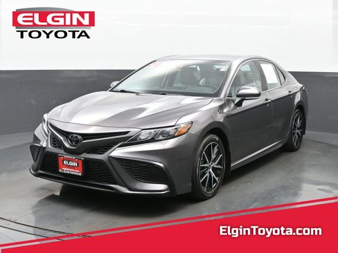 Used 2024 Toyota Camry SE image 1
