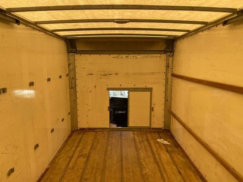 Used 2017 GMC Savana 3500 Extended image 18