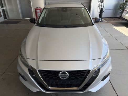 Used 2021 Nissan Altima 2.5 SR FWD image 2