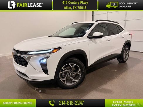 Used 2025 Chevrolet Trax LT FWD image 1