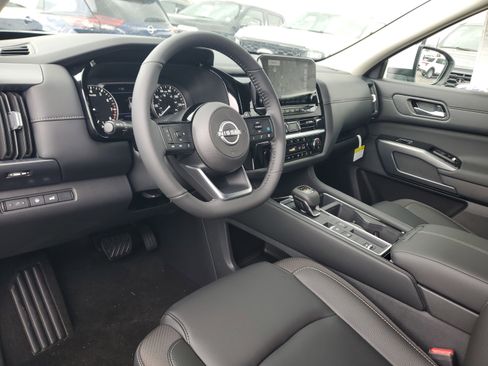 New 2025 Nissan Pathfinder SL image 9