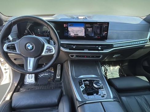 Used 2023 BMW X7 xDrive40i w/ Executive Package AWD/4WD image 16