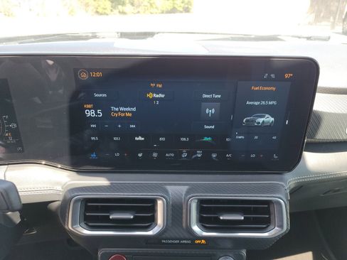 Used 2024 Ford Mustang Premium image 17