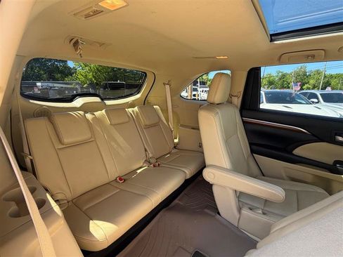 Used 2018 Toyota Highlander Limited Platinum FWD image 23