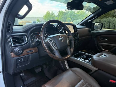 Used 2021 Nissan Titan Platinum Reserve w/ Moonroof Package AWD/4WD image 22