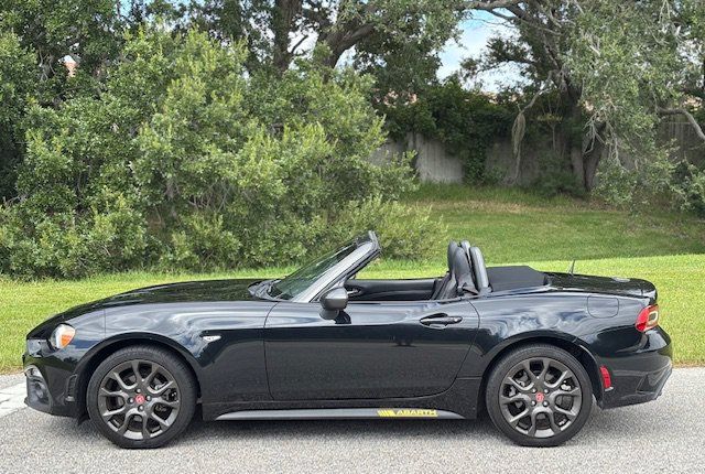 Used 2018 FIAT 124 Spider Abarth RWD image 3