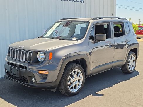 Used 2022 Jeep Renegade Latitude AWD/4WD image 3