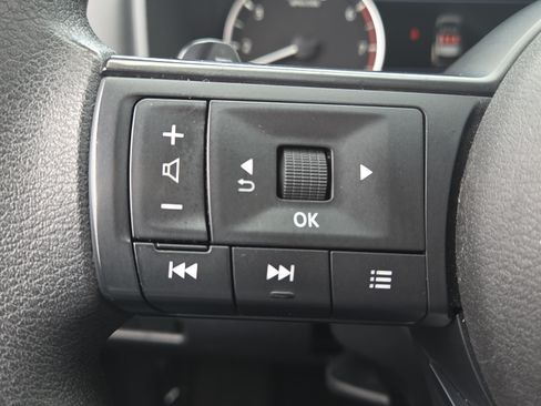Used 2023 Nissan Rogue S AWD/4WD image 22