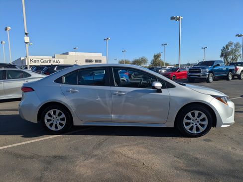 Used 2025 Toyota Corolla LE image 6