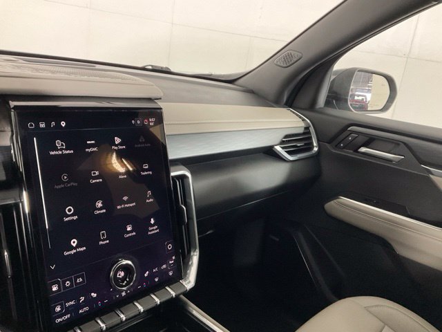 Used 2025 GMC Acadia Elevation w/ Elevation Premium Package FWD image 16