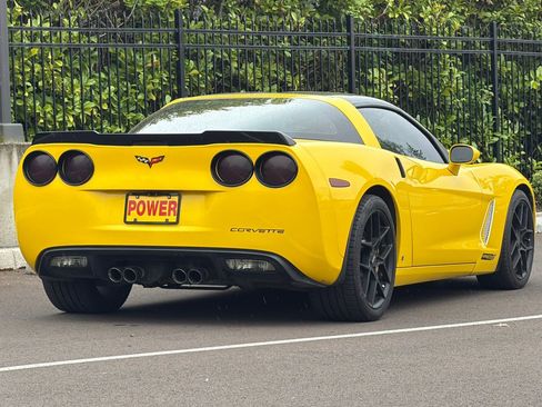 Used 2006 Chevrolet Corvette Coupe w/ Preferred Equipment Group RWD image 4