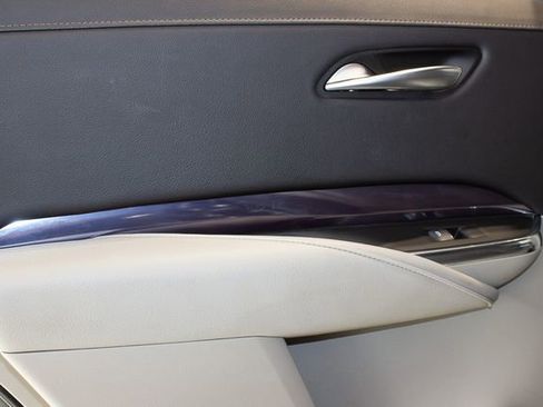 Used 2023 Cadillac XT4 Luxury w/ Cold Weather Package image 18