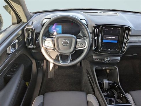 Used 2023 Volvo XC40 Recharge Ultimate image 3