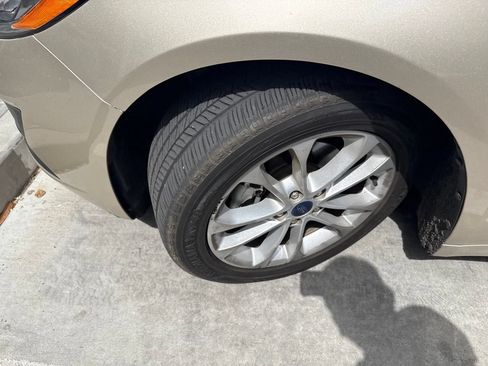 Used 2019 Ford Fusion SE FWD image 6