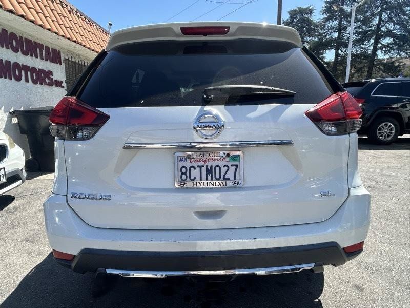 Used 2017 Nissan Rogue SL w/ SL Premium Package FWD image 4