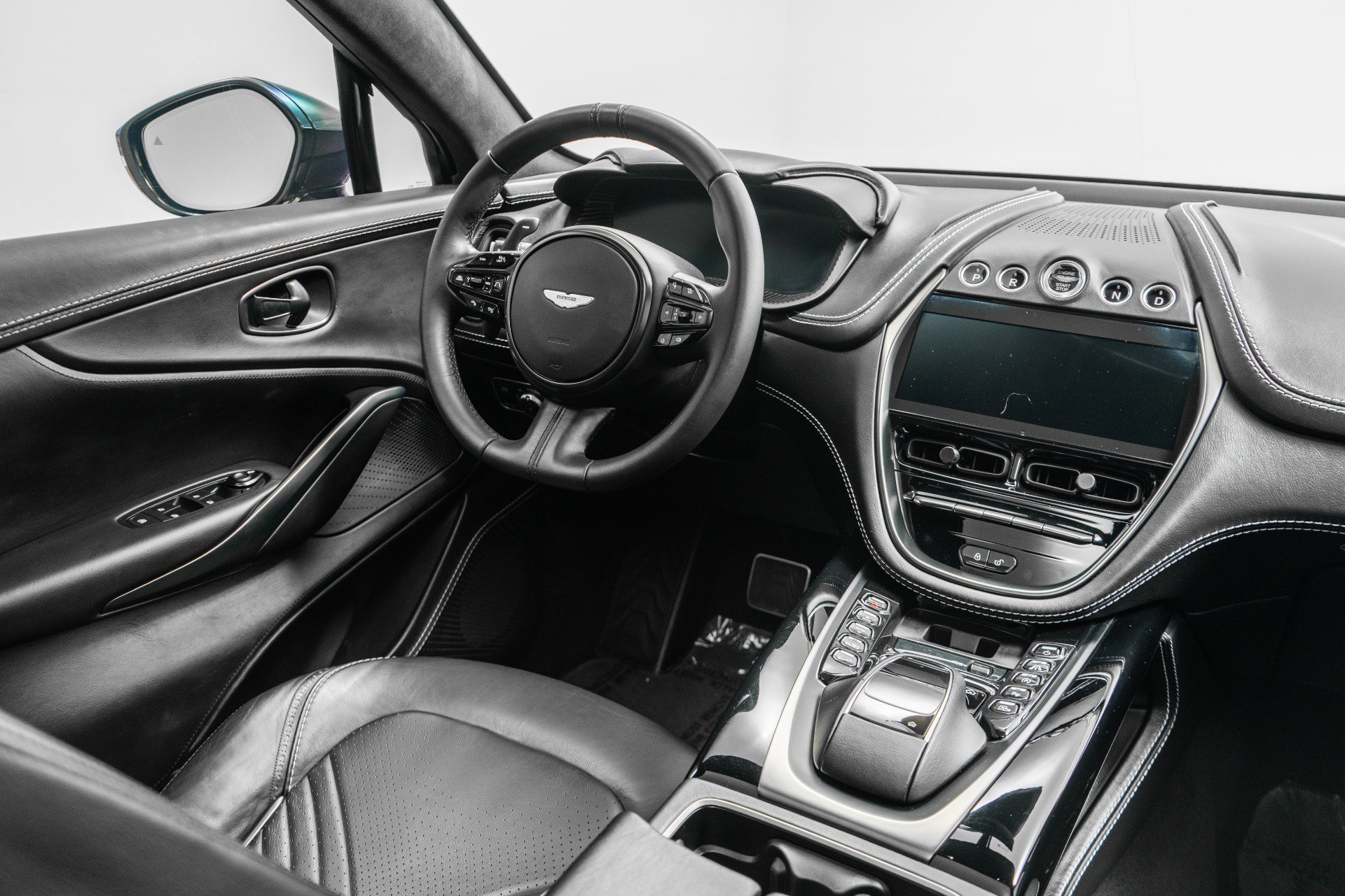 Used 2021 Aston Martin DBX AWD/4WD image 27