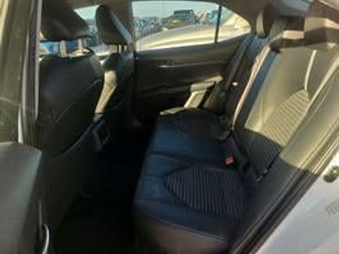 Used 2018 Toyota Camry SE FWD image 6