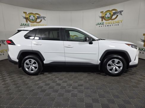 Used 2022 Toyota RAV4 LE AWD/4WD image 10