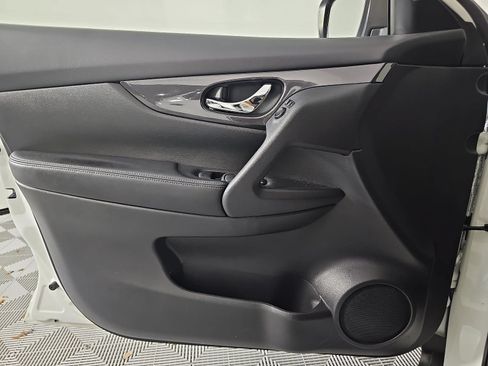Used 2020 Nissan Rogue SV FWD image 26