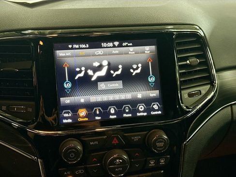 Used 2020 Jeep Grand Cherokee Limited image 17