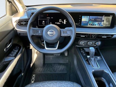 Used 2025 Nissan Kicks SV image 6