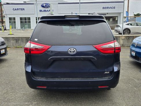 Used 2020 Toyota Sienna XLE w/ XLE Navigation Package FWD image 6