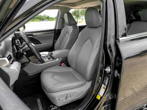 Used 2021 Toyota Highlander Limited AWD/4WD image 32