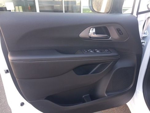 New 2026 Chrysler Pacifica Select image 32