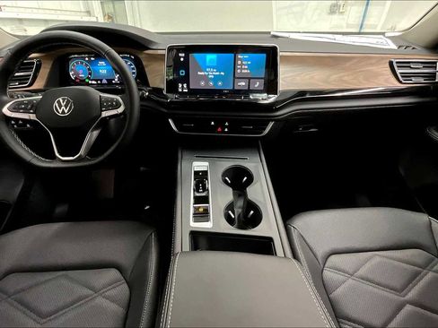 New 2026 Volkswagen Atlas SE image 7