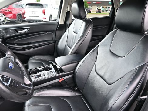Used 2019 Ford Edge Titanium w/ Cold Weather Package AWD/4WD image 22