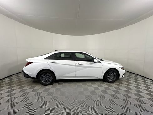 Used 2024 Hyundai Elantra Blue image 8