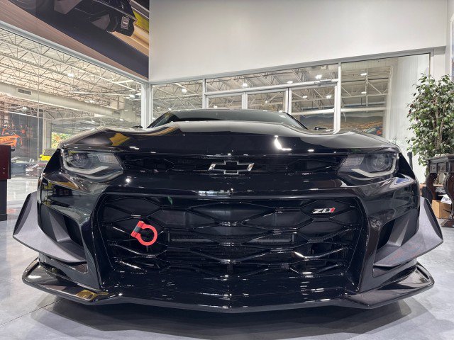 Used 2018 Chevrolet Camaro ZL1 RWD image 23
