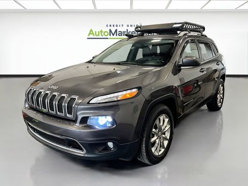 Used 2017 Jeep Cherokee Limited w/ Luxury Group AWD/4WD image 3