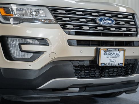 Certified 2017 Ford Explorer XLT w/ Equipment Group 202A image 11