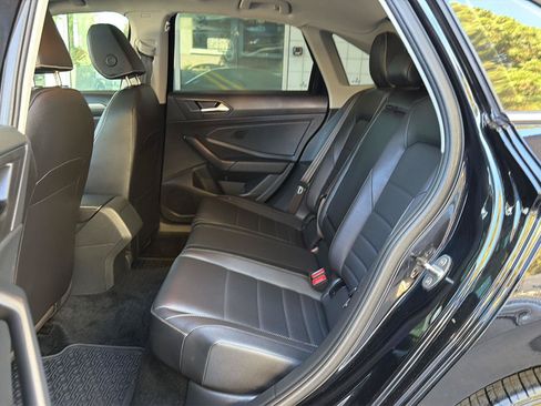 Certified 2024 Volkswagen Jetta SE w/ Panoramic Sunroof Package FWD image 18
