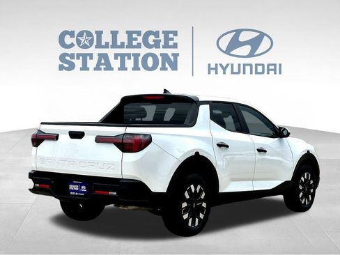 Used 2025 Hyundai Santa Cruz SE FWD image 10