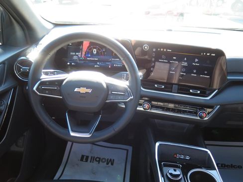 New 2026 Chevrolet Equinox LT w/ Convenience Package II image 13