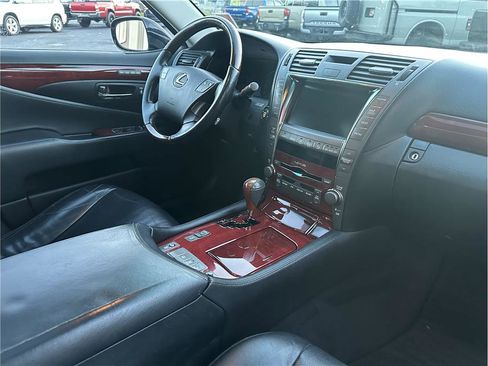 Used 2008 Lexus LS 460 image 28