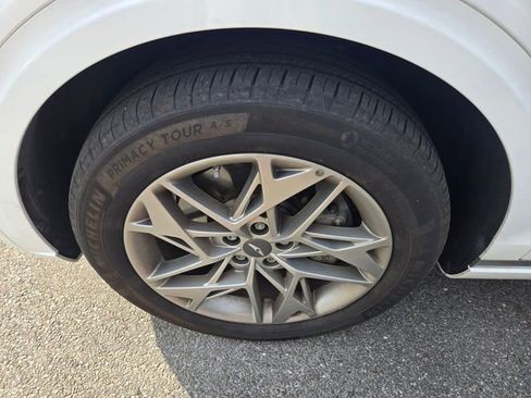 Used 2025 Genesis GV70 2.5T image 4