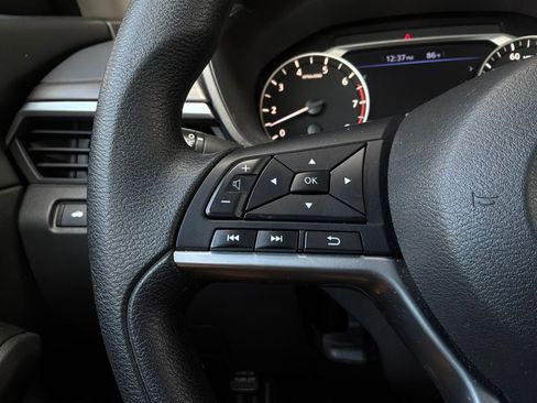 Used 2025 Nissan Altima 2.5 SV FWD image 31