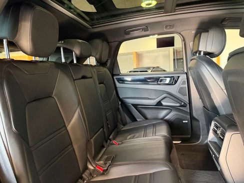 Used 2019 Porsche Cayenne S AWD/4WD image 22