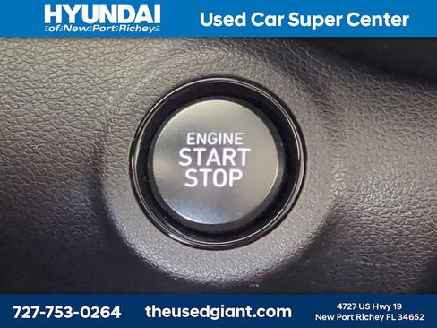 Used 2024 Hyundai Venue Limited FWD image 29