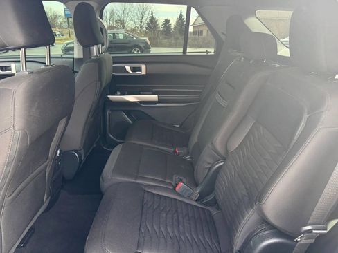 Used 2021 Ford Explorer XLT image 12