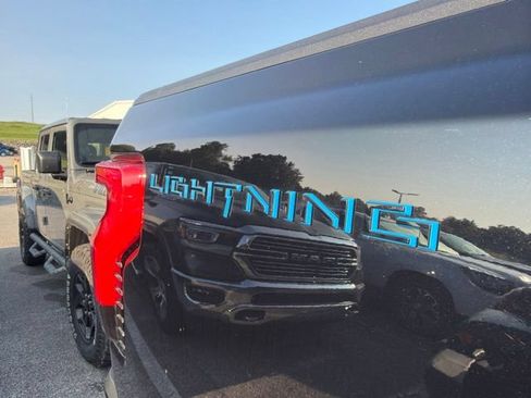 Used 2024 Ford F150 Lightning Flash AWD/4WD image 11