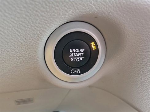 Used 2024 Chrysler Pacifica Touring-L image 26