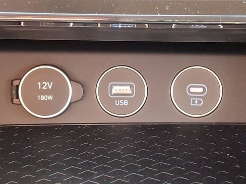 Used 2025 Genesis G70 2.5T image 25