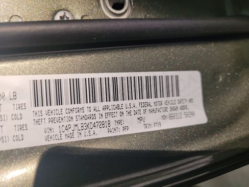 Used 2019 Jeep Cherokee Latitude Plus w/ Cold Weather Group AWD/4WD image 33