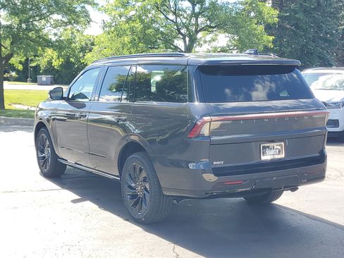 New 2026 Lincoln Navigator Reserve w/ Jet Appearance Package AWD/4WD image 3